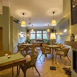 Dom Pod Koziolkami 住宿加早餐酒店 3*